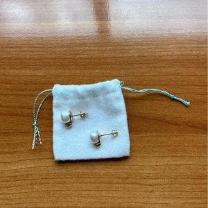 Classic pearl & diamond earrings